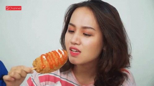 ăn Cắn GIF. This 498 x 280 animated GIF is part of our sausage girl collection. Related themes include bite, eat, hungry. Created by schannel. View the…