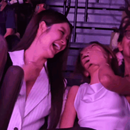 น้ําตาลฟิล์ม Namtantipnaree High Five GIF