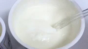 ヨーグルト　ランチ　スナック　乳製品 GIF