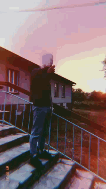 10 GIF