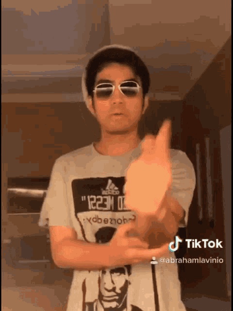 Aam Autis GIF