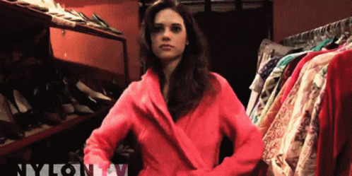 Angie Martinelli Lyndsy Fonseca GIF. This 498 x 249 animated GIF is part of our lyndsy fonseca collection. Created by JudyPotter. View the original…