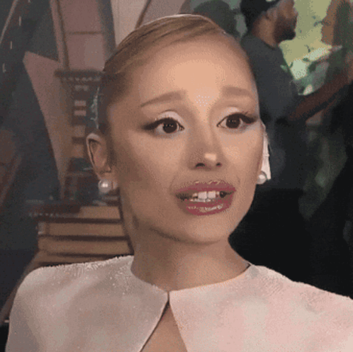 Ariana GIF