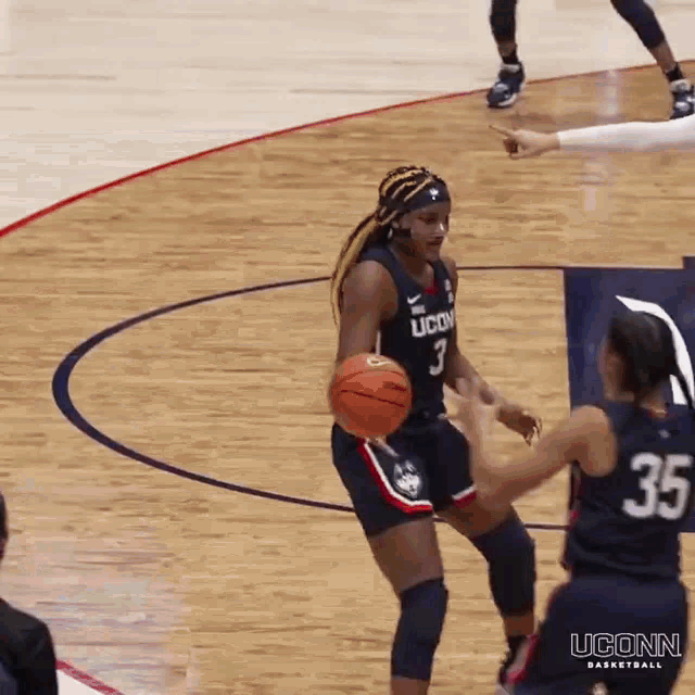 Azzi Fudd Uconnwbb GIF