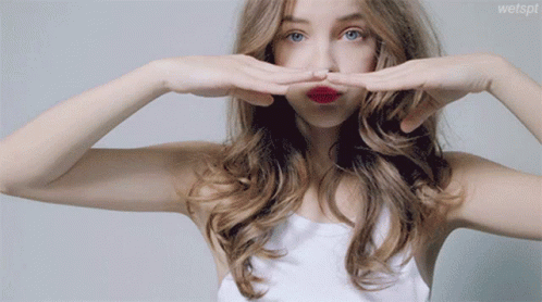 Barbara Palvin GIF