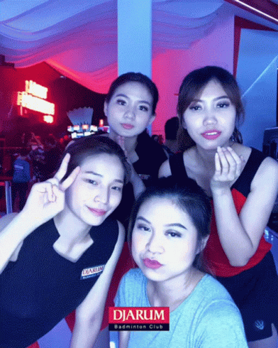 Berpose Manyun GIF
