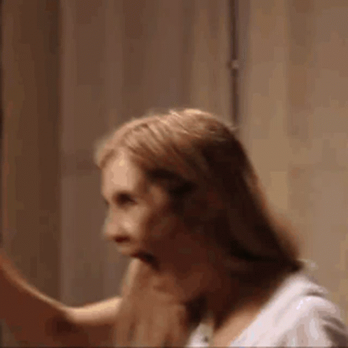 Carminha Adriana Esteves GIF
