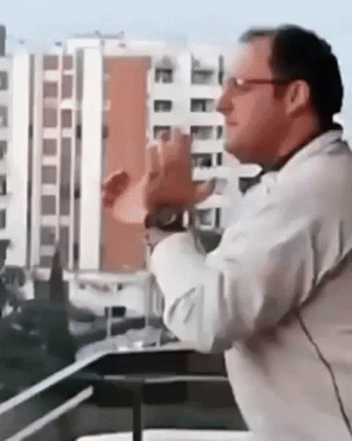 Ce La Faremo Clapping GIF
