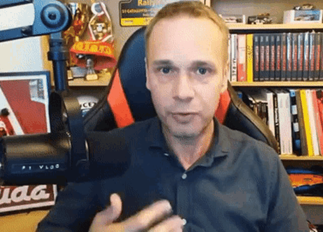 Cezary Gutowski F1vlog GIF