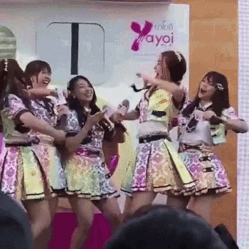Charaline Kaew Bnk48 GIF