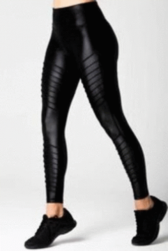 Chic Athleisure Outfits Booty Effect Leggings GIF. This 333 x 498 animated GIF is part of our lululemon collection. Created by myswaggs. View the original…