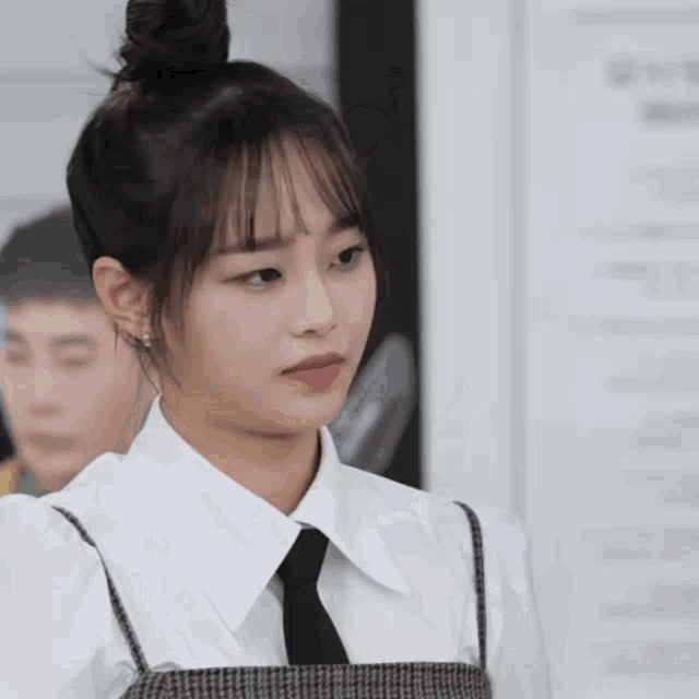 Chuu Loona GIF