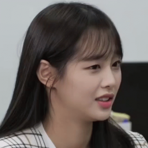 Chuu Loona GIF