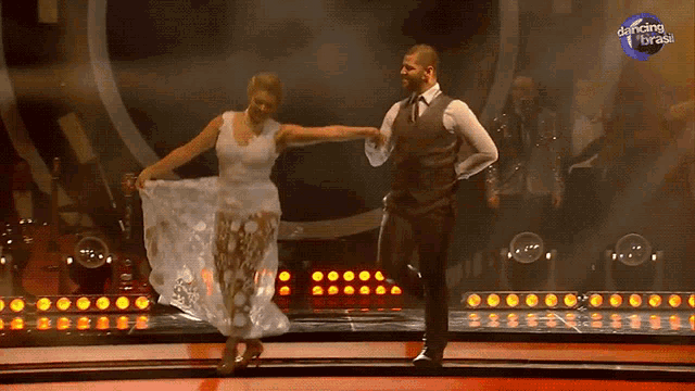 Competicao De Danca Vestido Branco GIF
