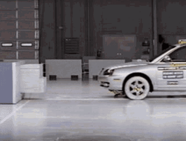 Crash Test Iihs GIF