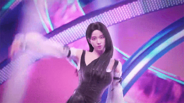 Dancing Jisoo GIF