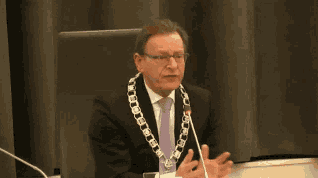 Dat Kan Niet Speaking GIF