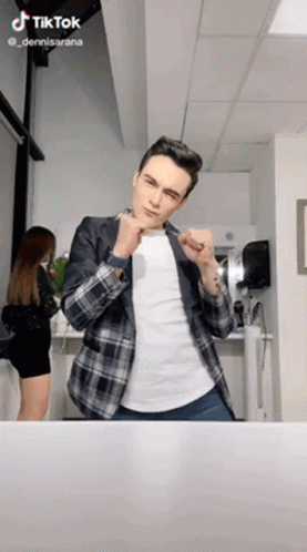 Dennisarana Dennis GIF