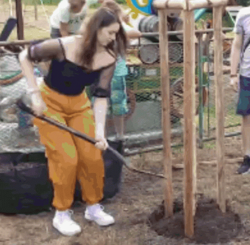 Dominika Hašková Shovel GIF
