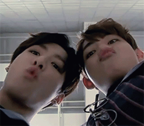 Dynataee Taekook GIF