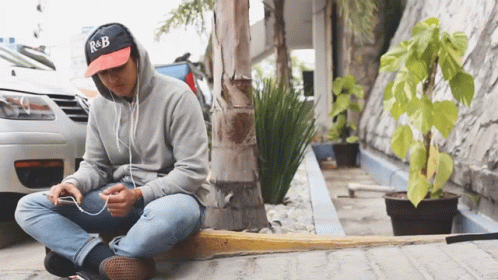 Escuchando Musica Taburete GIF