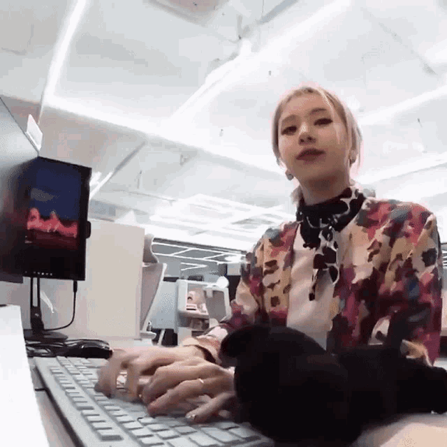 Falsetext Chaeyoung GIF