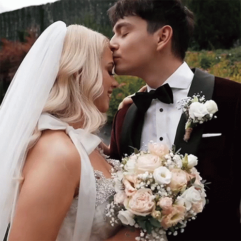 Forehead Kiss Sylwia Przybysz GIF. This 498 x 498 animated GIF is part of our opusme collection. Related themes include romantic. Created by JDabrowsky…