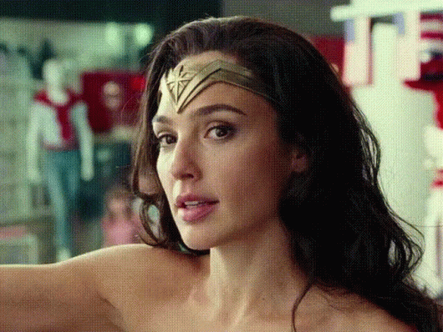 Gal Gadot Te Guiña GIF