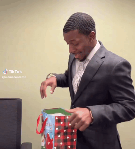 Gift-punch GIF. This 450 x 498 animated GIF is part of our pacco regalo collection. Created by adrnwng18. View the original animation, share it, or browse…
