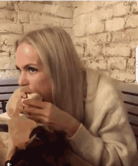 Gorge Profonde GIF