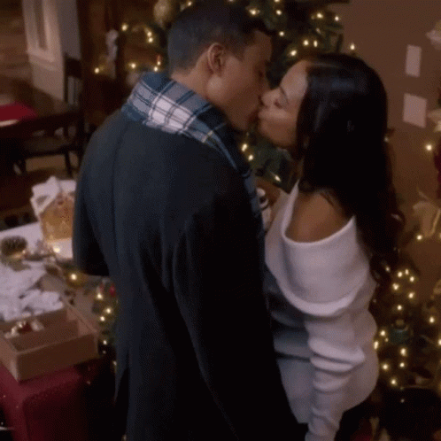 Hallmark Hallmarkkiss GIF