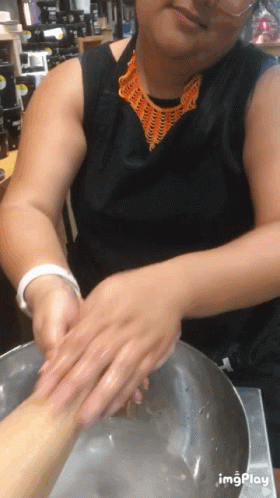 Hand Wash Dirty GIF. This 280 x 498 animated GIF is part of our lavado de manos collection. Related themes include water. Created by Kidddas53. View the…