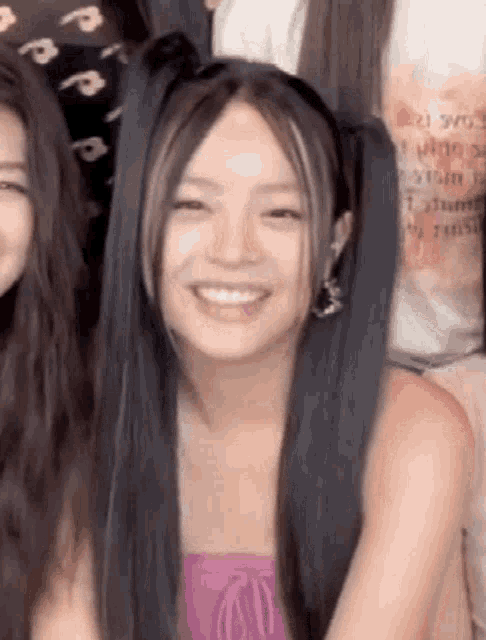 Hanni Newjigifs GIF