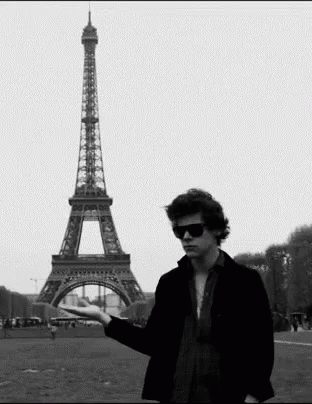 Harry Styles Smile GIF. This 312 x 404 animated GIF is part of our torre eiffel collection. Related themes include smile. Created by madelinedyoung. View…