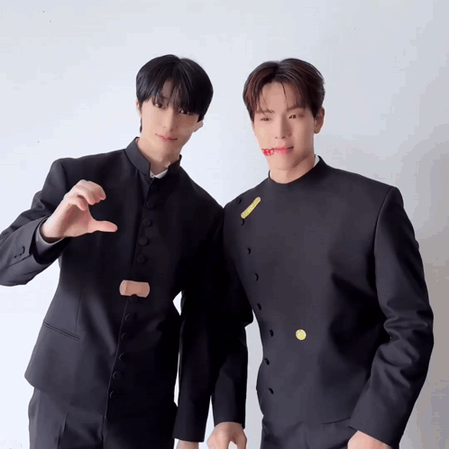 Heart Hands Shownu GIF