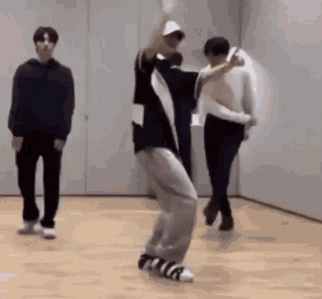 Heelouvre Heeseung Twerk GIF