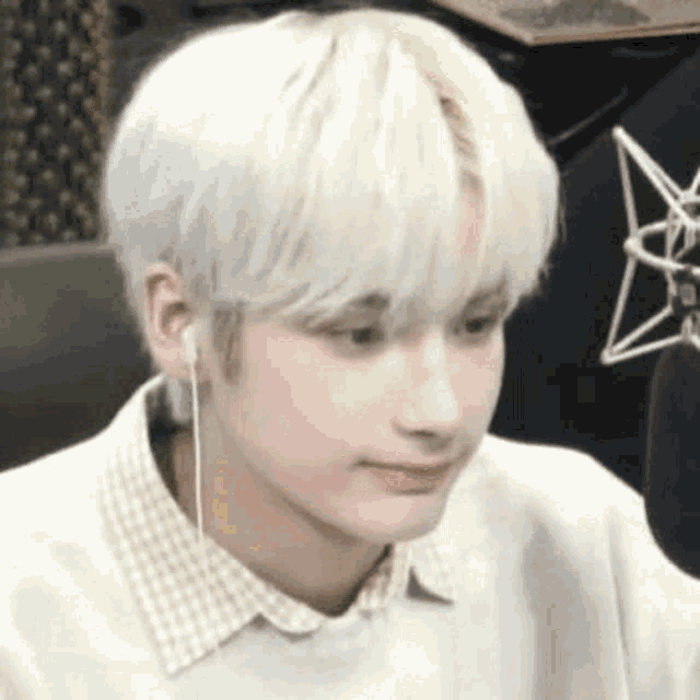 Hyuka Huening GIF