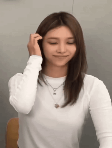 Illit 아일릿 GIF