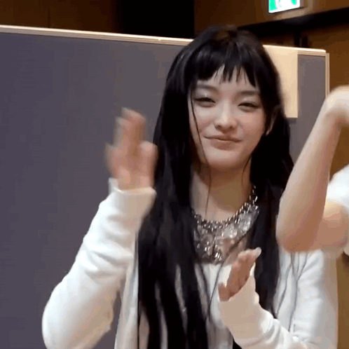 Illit Iroha GIF