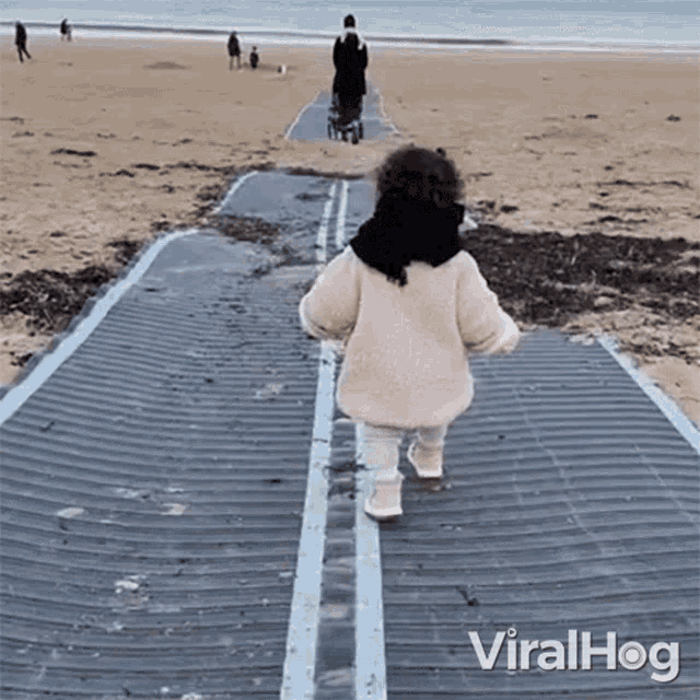 Im Off To The Beach Viralhog GIF