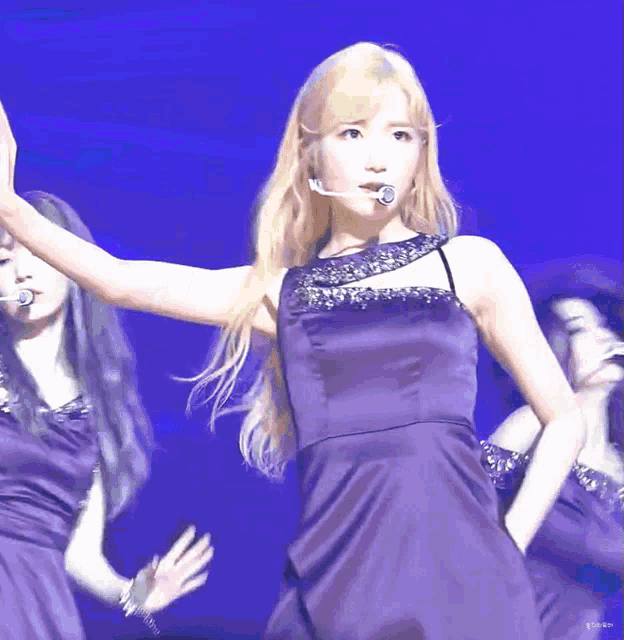 Izone Hitomi GIF