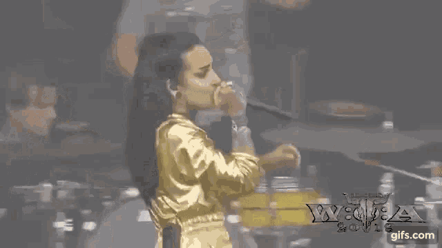 Jinger Bowing GIF