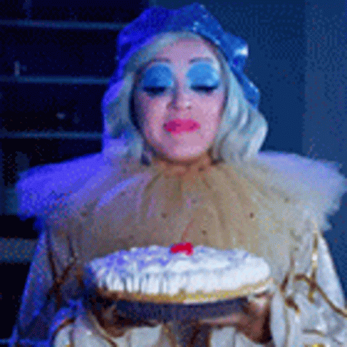 Katy Perry Torta GIF. This 498 x 498 animated GIF is part of our katy perry whipped cream collection. Created by matheustalles. View the original animation…