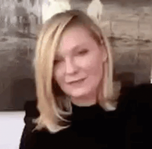 Kirsten Dunst GIF. This 498 x 487 animated GIF is part of our kirsten dunst bring it on collection. Related themes include laughing. Created by…