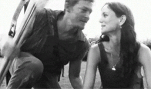 Kissing Lorie Daryl Dixon GIF