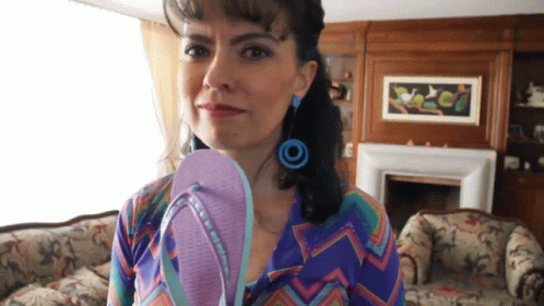 La Chancla Poderosa Madre Enojada GIF