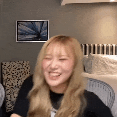 Lapillus Lapillus Reaction GIF