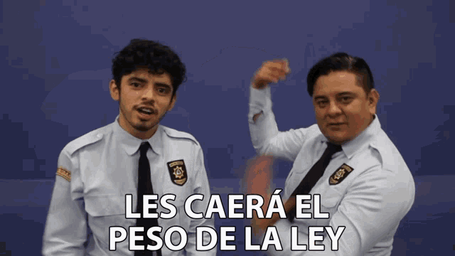 Les Caera El Peso De La Ley Enchufe Tv GIF