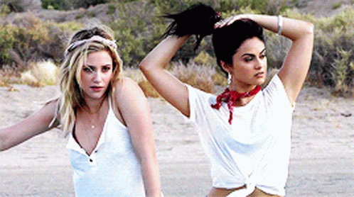 Lili Reinhart Camila Mendes GIF