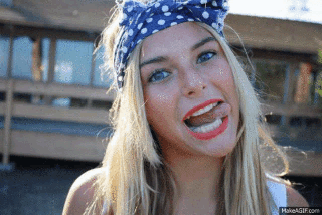 Linda Loira GIF